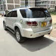 Toyota Fortuner 2007 Nyeupe - 2