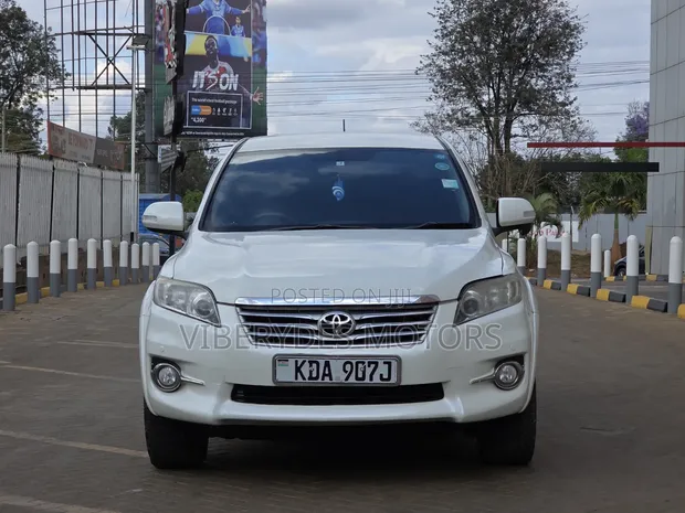 Toyota Vanguard 2013 White - 1