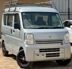 Suzuki Every 2020 Nyeupe