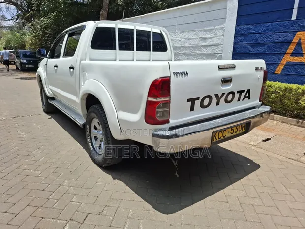 Toyota Hilux 2014 Double Cabin Off-White - 1