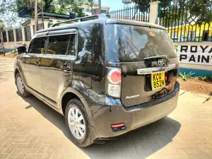 Toyota Corolla Rumion Hatchback 1.5 FWD 2011 Nyeusi