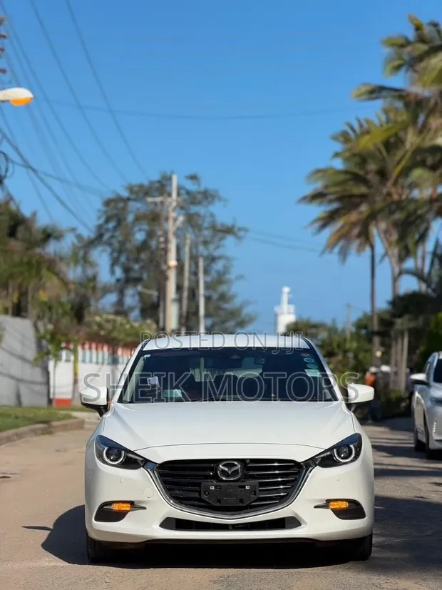 Mazda Axela 2019 Nyeupe - 1