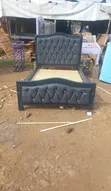 Kitanda cha Mbao cha Rangi Nyeusi Nyeusi (Queen Size) - 2