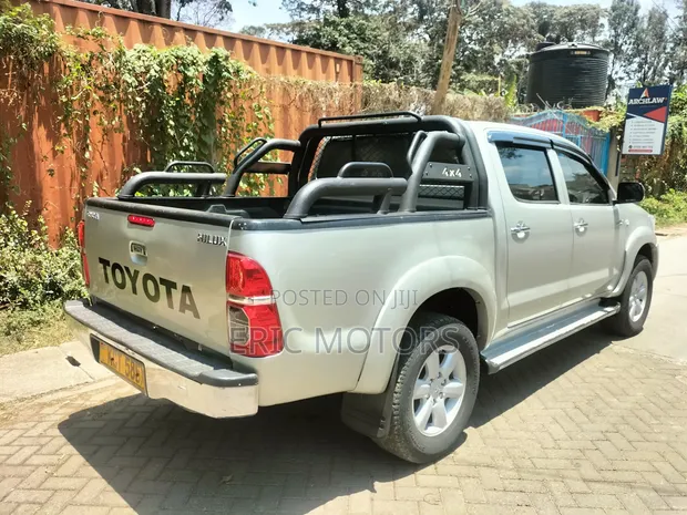 Toyota Hilux Double Cab 2011 - 1