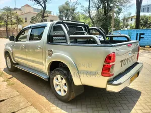 Toyota Hilux Double Cab 2011