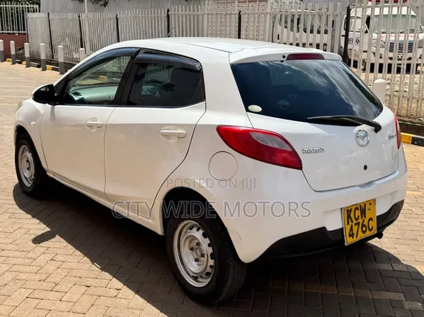 Mazda Demio 2012 White - 1