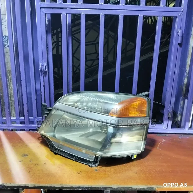 Toyota Voxy Xenon Headlamp (2002/2003) - Ex-Japan - 1