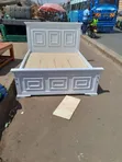 Kitanda cha Mbao Safi 5x6 chenye Muundo wa Box Panel - 1