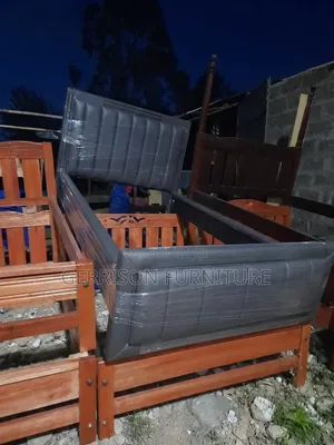 Kitanda cha Mbao cha 4x6 Grey chenye Headboard Iliyowekwa