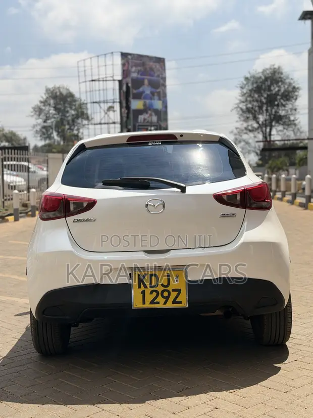 Mazda Demio 2015 White - 1
