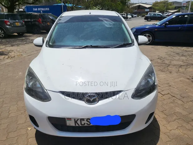 Mazda Demio 2011 White - 1