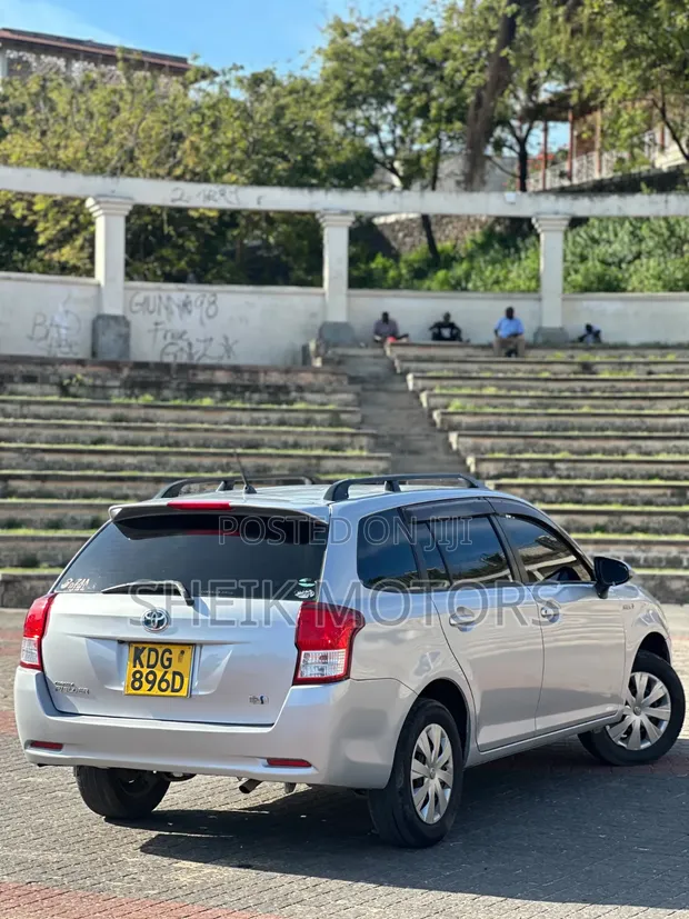 Toyota Corolla Fielder 2013 Silver - 1