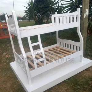 Kitanda cha Bunk cha Twin Nyeupe cha Fundi na Ngazi ya Kona