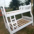 Kitanda cha Bunk cha Twin Nyeupe cha Fundi na Ngazi ya Kona - 2