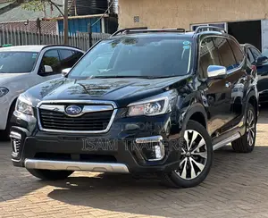 Subaru Forester Premium AWD 2019 Nyeusi