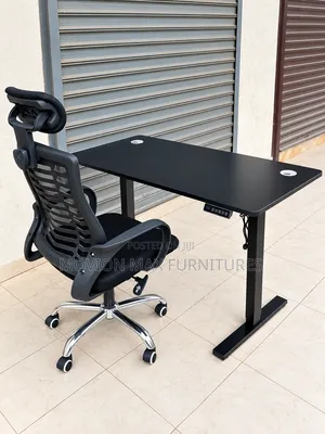 Boss Office Products Electric Height Adjustable Desk - Black