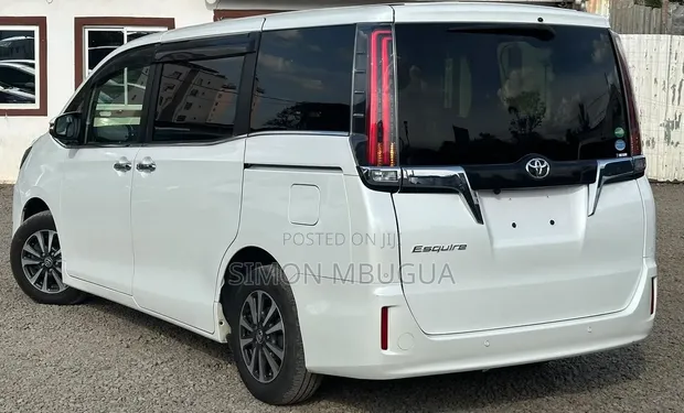 Toyota Esquire 2019 White - 1