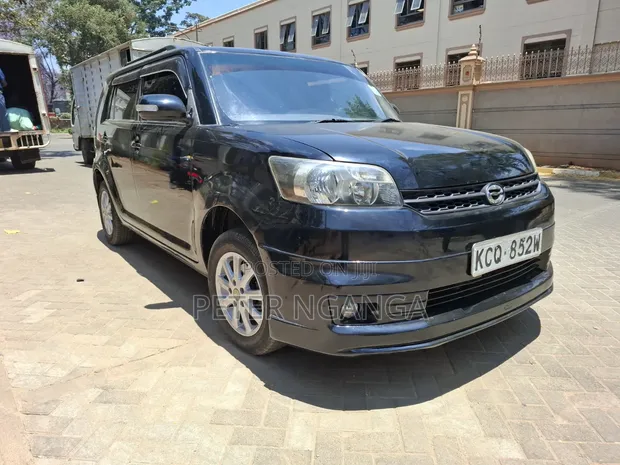 Toyota Corolla Rumion Hatchback 1.5 FWD 2011 - Nyeusi - 1