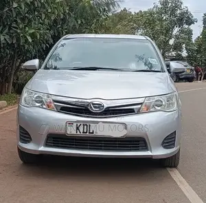 Toyota Corolla Fielder Hybrid 2015 Nyeusi