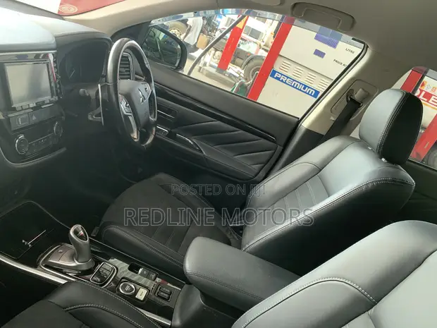 Mitsubishi Outlander 2.4 PHEV AWD 2019 Nyeusi - 1