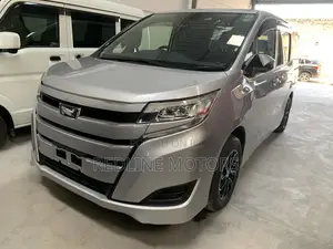 Toyota Noah 2.0 AWD (Viti 7) 2019 Ivory