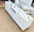 TV Stand Nyeupe ya Kisasa na Muundo wa Marumaru ya Dhahabu - 2
