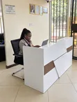 Modern Reception Desk - Nyeupe & Kahawia Ofisi Front Desk - 3
