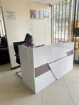Modern Reception Desk - Nyeupe & Kahawia Ofisi Front Desk - 4