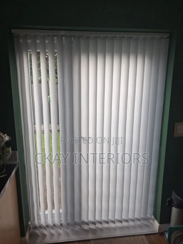 Vertical Blinds za Madirisha ya Ofisi - 1