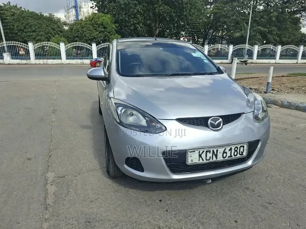 Mazda Demio 2010 Nyeupe - 1