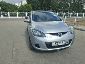 Mazda Demio 2010 Nyeupe