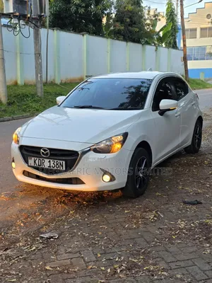 Mazda Demio 2017 Nyeupe