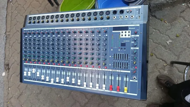 YA-1602USB Powered Mixer - 1
