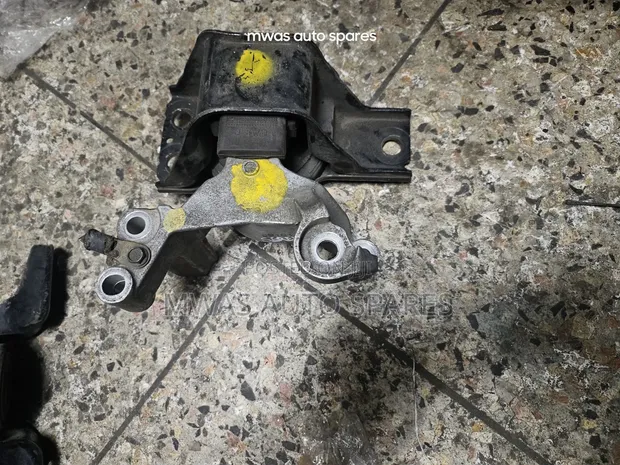 Nissan Serena Engine Mounting - 1