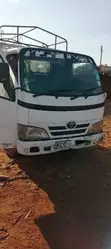 Toyota Dyna 2013 Nyeupe - 2