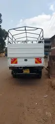 Toyota Dyna 2013 Nyeupe - 4
