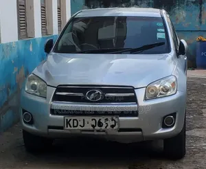 Toyota RAV4 2015 Nyeupe