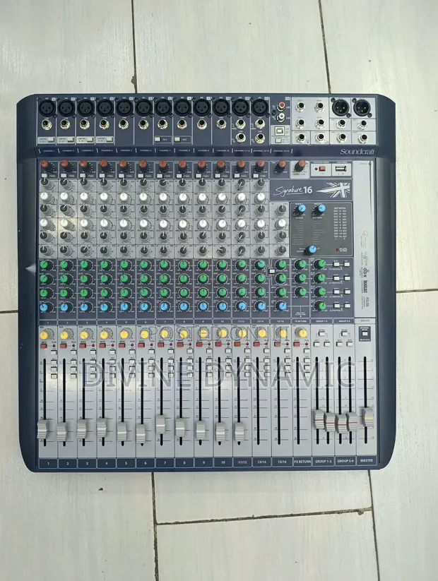 Soundcraft Signature 16 Mixer - 1