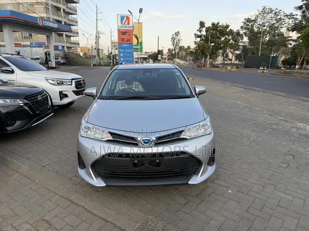 Toyota Corolla Fielder 1.5 Hybrid 2021 Silver - 1
