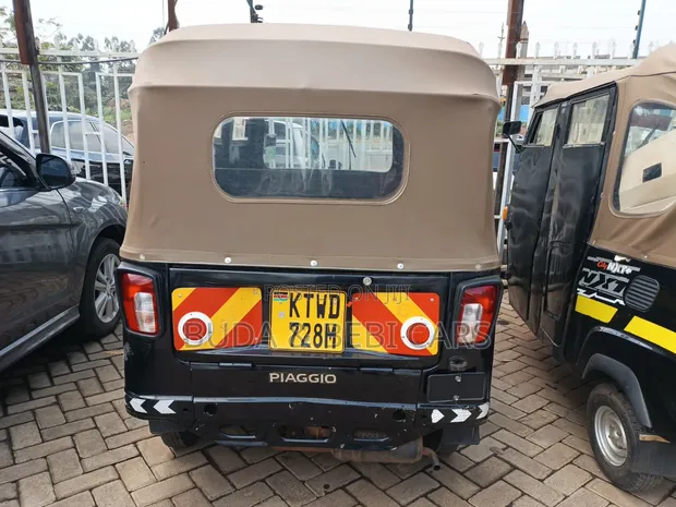 Piaggio TukTuk 3-Wheeler 2025 - Nyeusi - 1