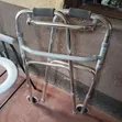 Commode Wheelchair na Msaada wa Kutembea na Kukaa wa Portable - 3