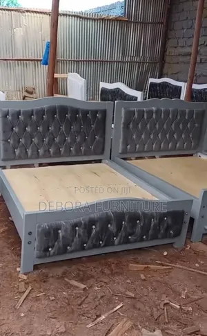 Elegant Gray Velvet Button-Tufted Bed Frame (5x6)