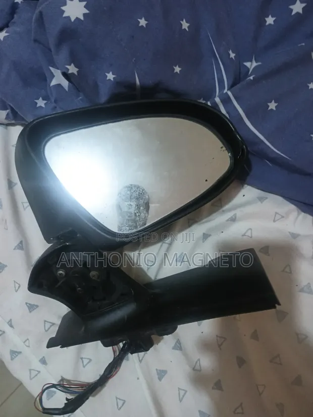 Toyota Vitz Side Mirror (Motor Working) - 1