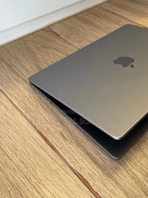 Apple MacBook Pro 14" M1 Chip, 16GB RAM, 512GB SSD - 1