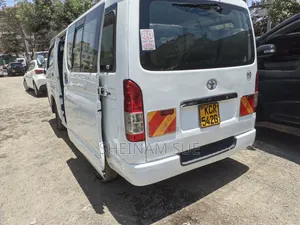 Toyota HiAce 2011 - 3000cc Diesel