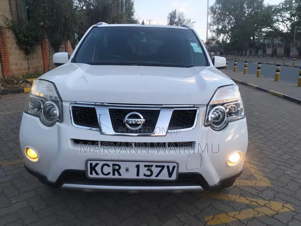 Nissan X-Trail 2012 White - 1
