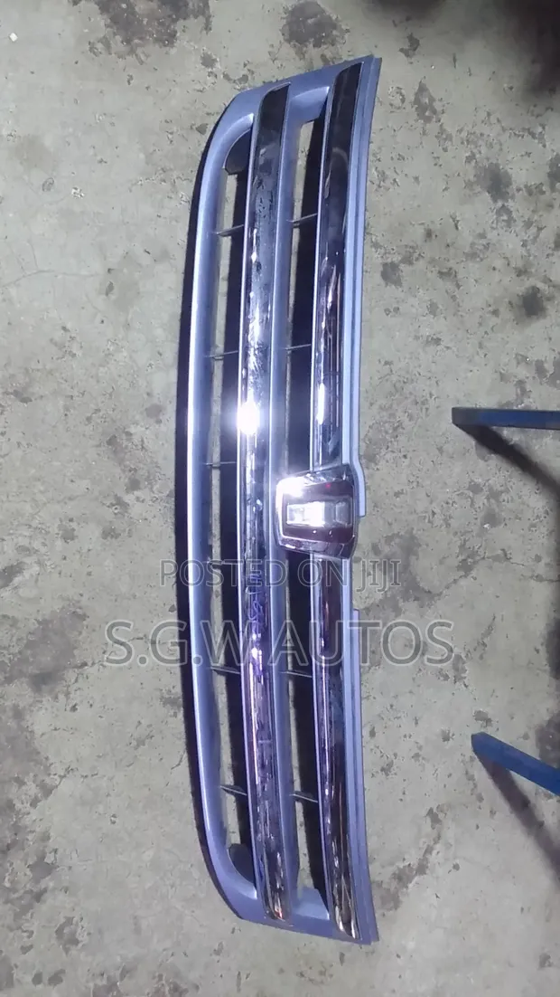 Ex-Japan Toyota Isis Grille - 1