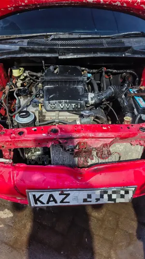 Toyota Vitz 1999 Nyekundu
