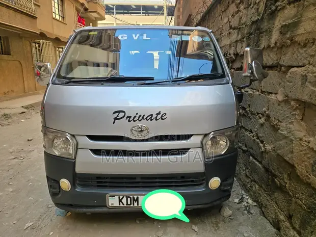 Toyota HiAce 2016 Nyeusi - 1