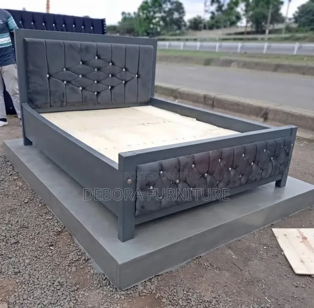Kitanda Elegant 5x6 Kijivu Giza Velvet Chenye Vifungo - 1